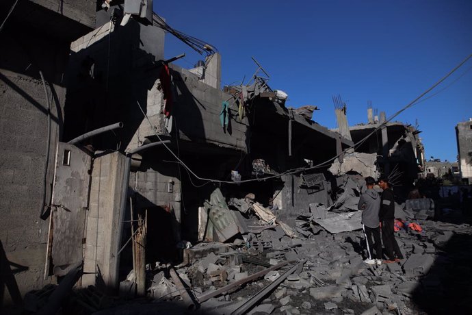 Edificios destruidos por los bombardeos del Ejército de Israel contra el campamento de refugiados de Nuseirat, en el centro de la Franja de Gaza (archivo)