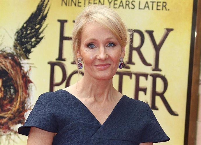 J.K. Rowling responde a las acusaciones de transfobia: "Si lo que he dicho es delito, que me detengan"