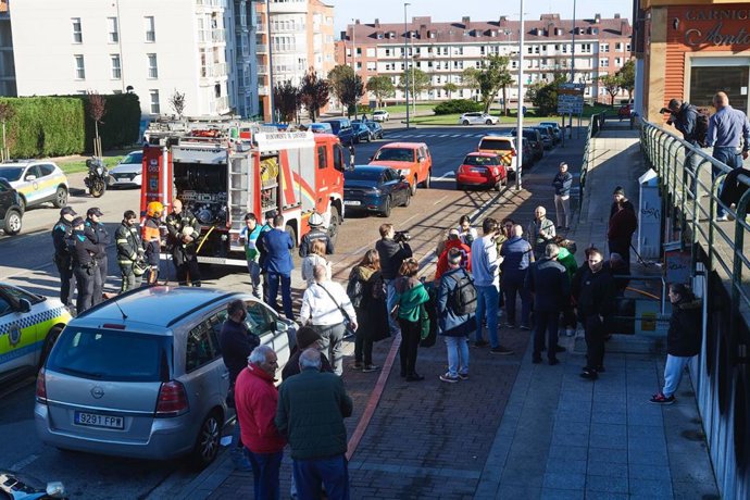 Vecinos desalojados por el incendio del garaje en Los Acebos
