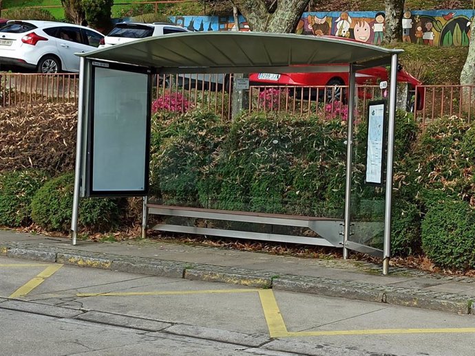 Archivo - Parada de bus en Santiago