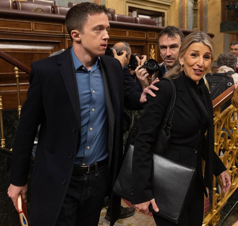 El líder de Más País, Iñigo Errejón y la vicepresidenta segunda y ministra de Trabajo, Yolanda Díaz, llegan a una sesión de control al Gobierno, en el Congreso de los Diputados, a 13 de marzo de 2024, en Madrid (España).