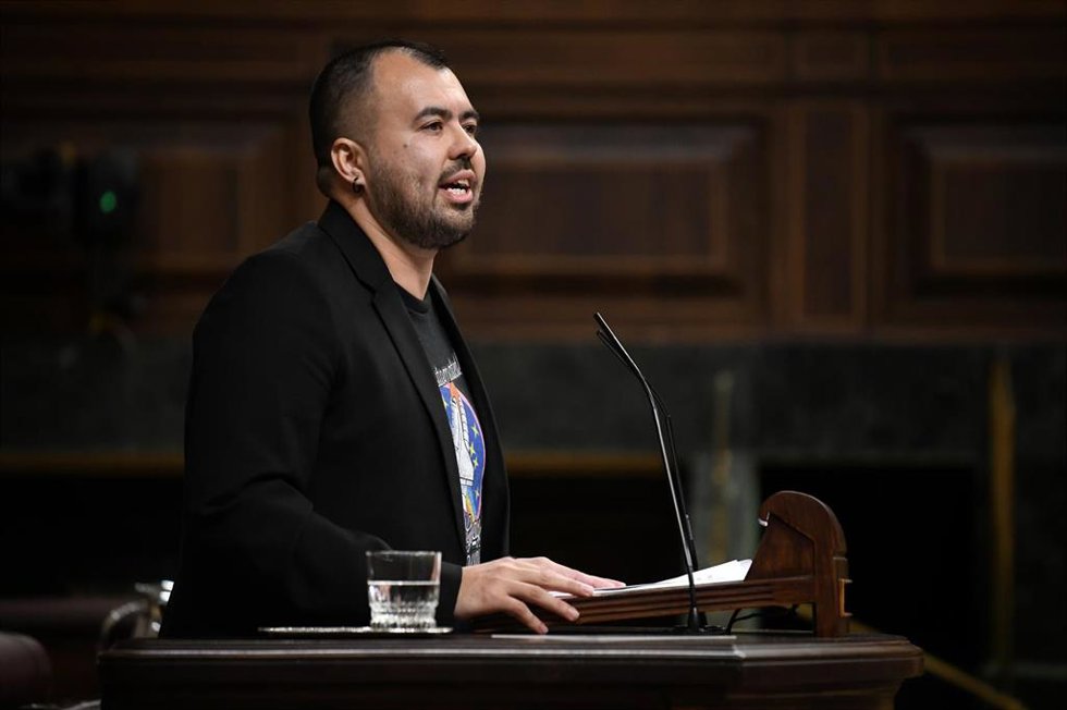 Archivo - El diputado de Sumar Nahuel González López, en el Congreso de los Diputados, a 6 de febrero de 2024, en Madrid (España). 