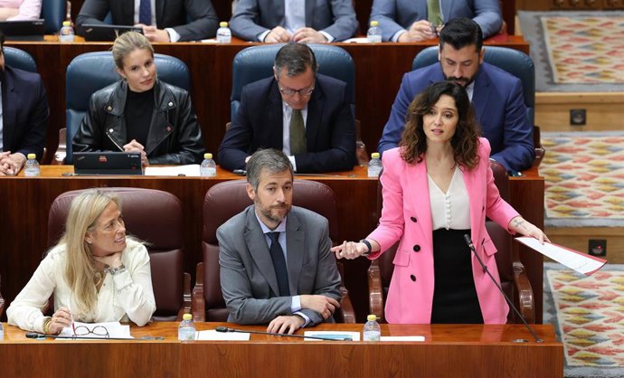La presidenta de la Comunidad de Madrid, Isabel Díaz Ayuso, interviene durante un pleno en la Asamblea de Madrid, a 11 de abril de 2024, en Madrid (España).