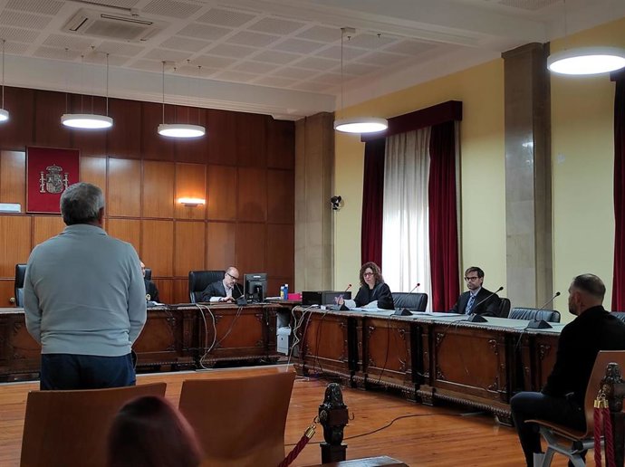 Los dos acusados durante el juicio/Archivo