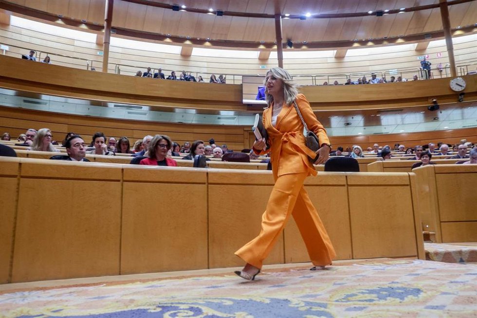 La vicepresidenta segunda del Gobierno, Yolanda Díaz, a su llegada a una sesión de control al Gobierno, en el Senado, a 2 de abril de 2024, en Madrid (España). 