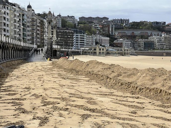 Movimientos de arena en La Concha.