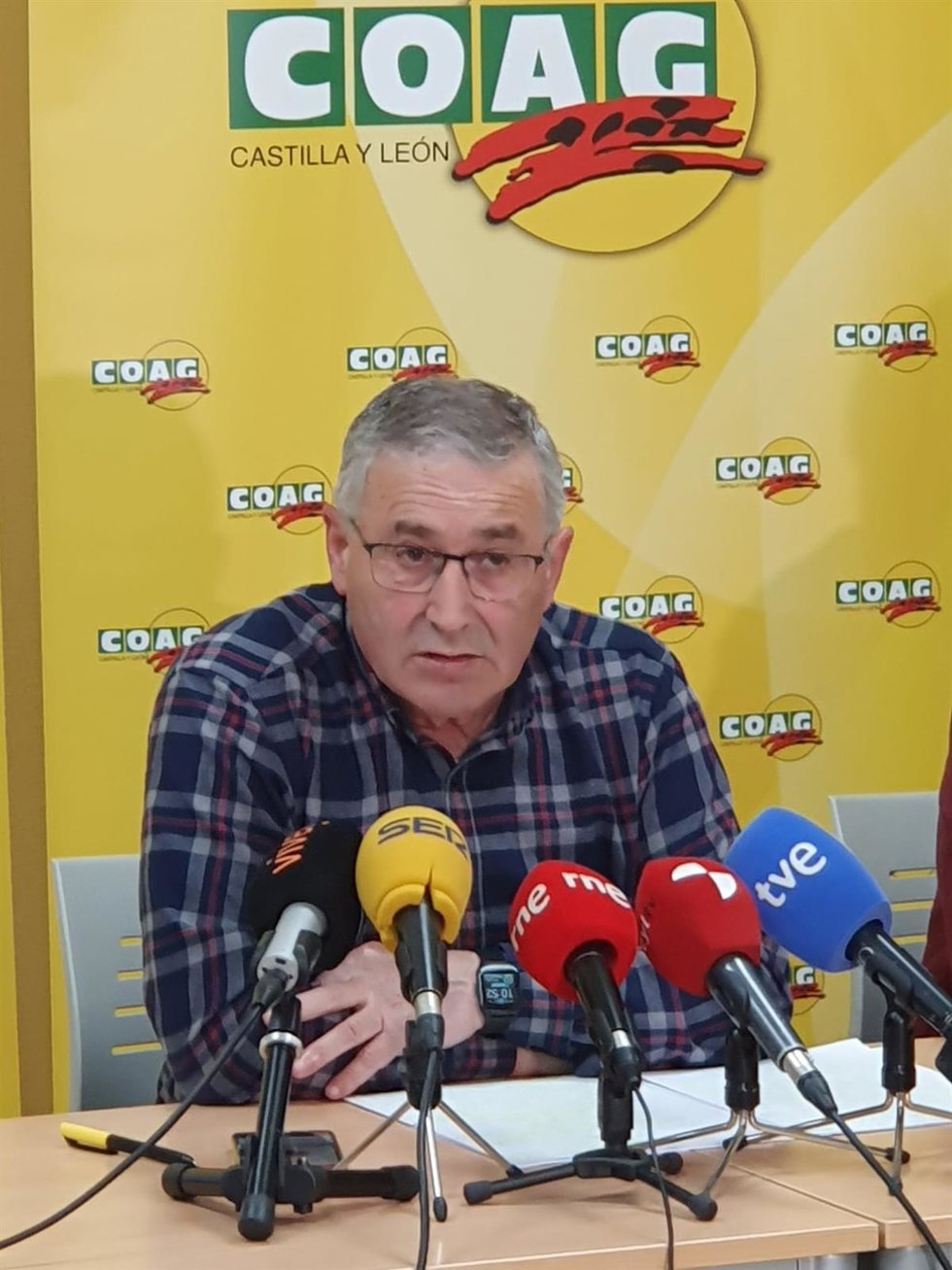 Lorenzo Rivera en un momento de la rueda de prensa para explicar las razones del rechazo al acuerdo con el Ministerio