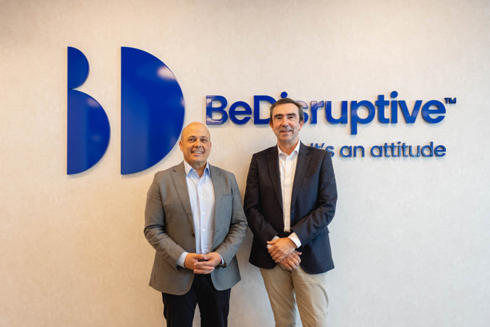 Archivo - De izda a dcha: el director del Centro de Ciberseguridad Industrial (CCI), José Valiente, y el director general de BeDisruptive, Xabier Mitxelena