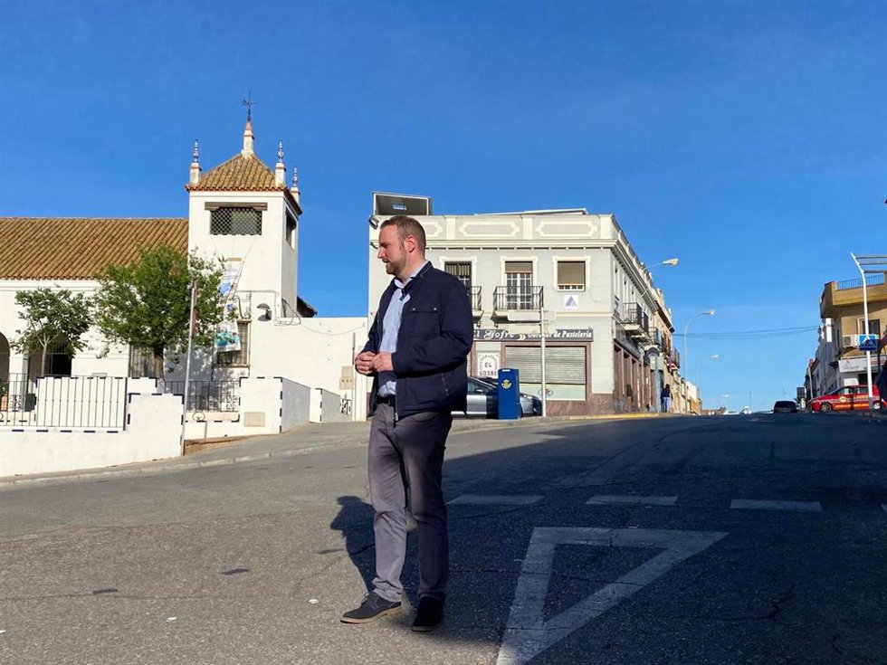 El delegado de Accesibilidad y Movilidad, David Delegado, en la intersección de la Plaza de España.