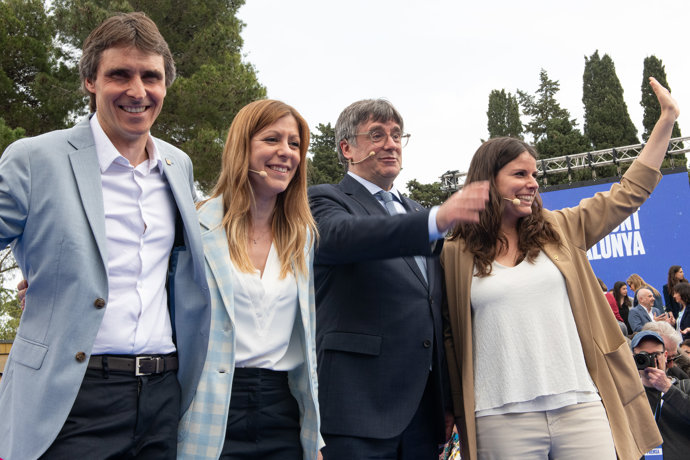 El expresidente de la Generalitat y candidato de Junts a las elecciones catalanas, Carles Puigdemont, durante un acto de Junts+, a 6 de abril de 2024, en Elna (Francia).
