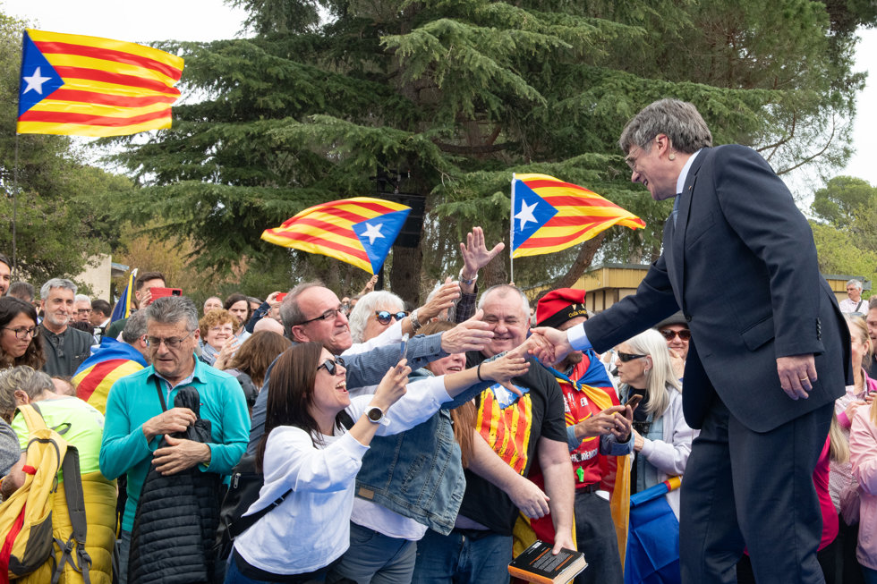 El expresidente de la Generalitat y candidato de Junts a las elecciones catalanas, Carles Puigdemont, durante un acto de Junts+, a 6 de abril de 2024, en Elna (Francia).