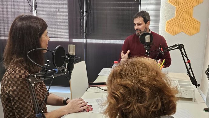 Grabación de 'Los innovables', el podcast de la UNIA sobre innovación educativa.