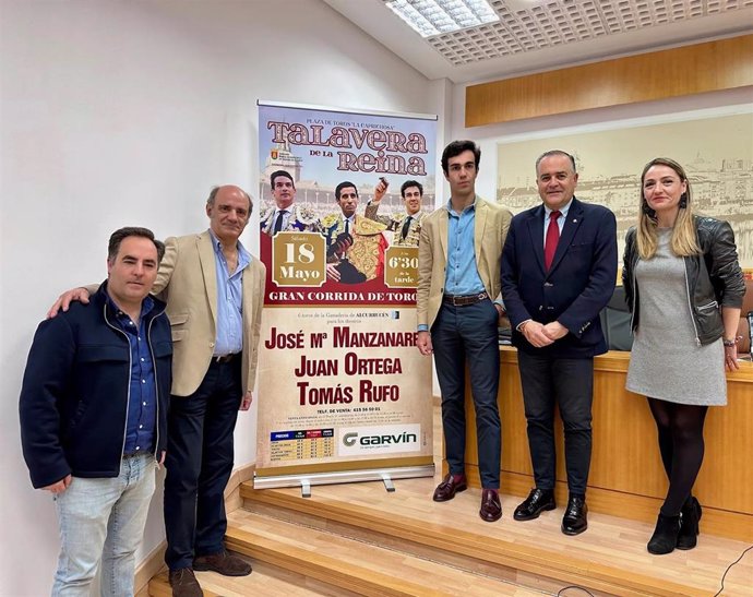 Presentación del cartel del evento taurino en el Ayuntamiento de Talavera.