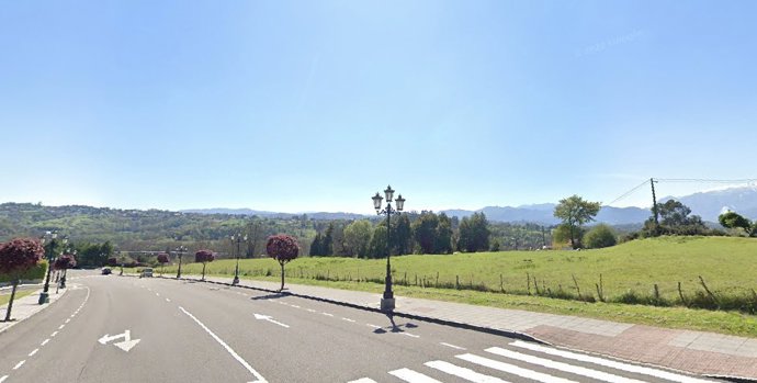 Parcela de la Calle Riosa en la que se instalará el futuro centro de educación especial de Montecerrao.