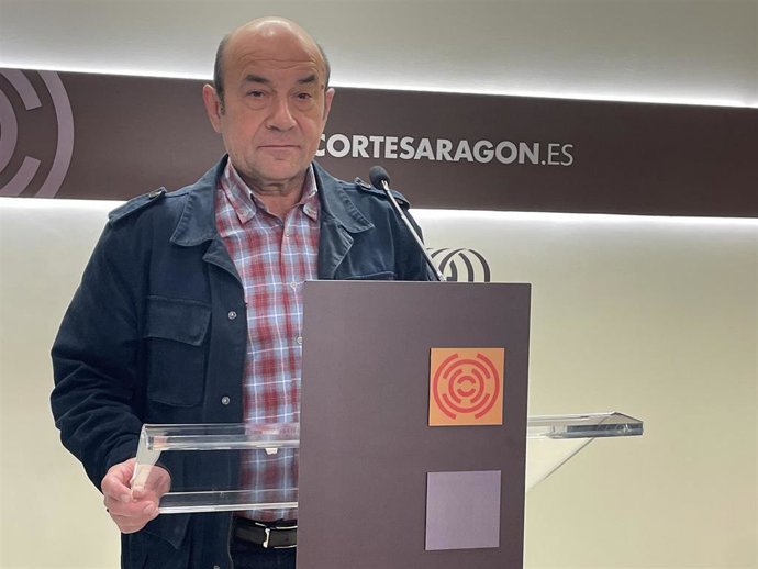 El portavoz de Presidencia, Interior y Cultura del Grupo Parlamentario Socialista en las Cortes de Aragón, Daniel Alastuey, en rueda de prensa.