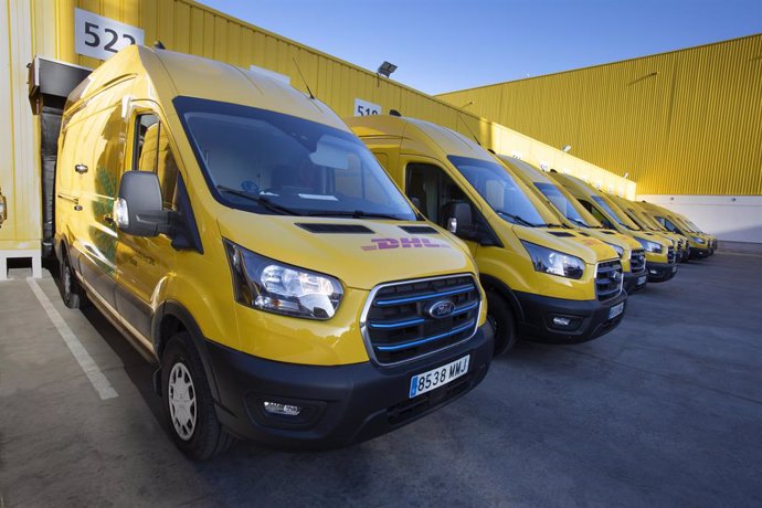 DHL Express incorpora 46 furgonetas electricas Ford E-Transit a su flota de última milla en España.