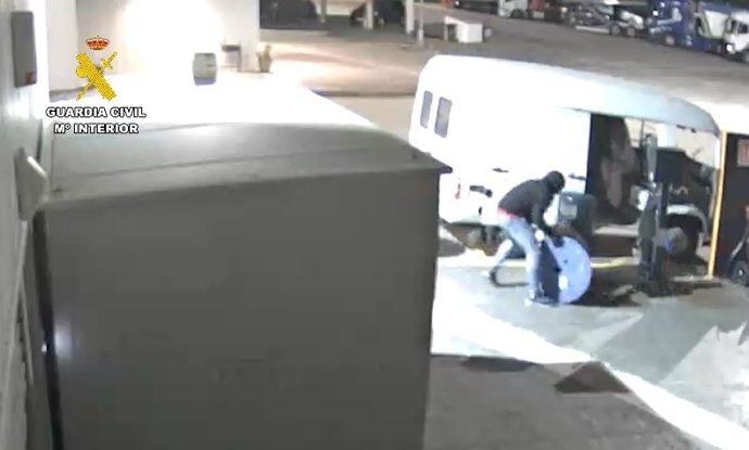 Archivo - Cinco investigados por robos en establecimientos de Aguilar de Campoo y Herrera de Pisuerga (Palencia).