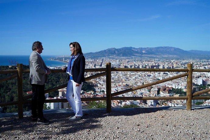 Los concejales delegados de Sostenibilidad Medioambiental y del Distrito Centro, Penélope Gómez y Francisco Cantos