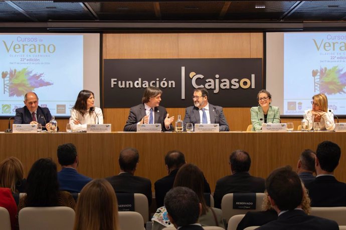 Acto de presentación de los XXII Cursos de Verano de la Universidad Pablo de Olavide (UPO) en Carmona (Sevilla).