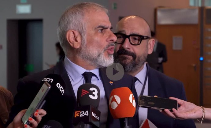 El candidato de Cs a la Presidencia de la Generalitat, Carlos Carrizosa, y el eurodiputado Jordi Cañas en declaraciones a los medios