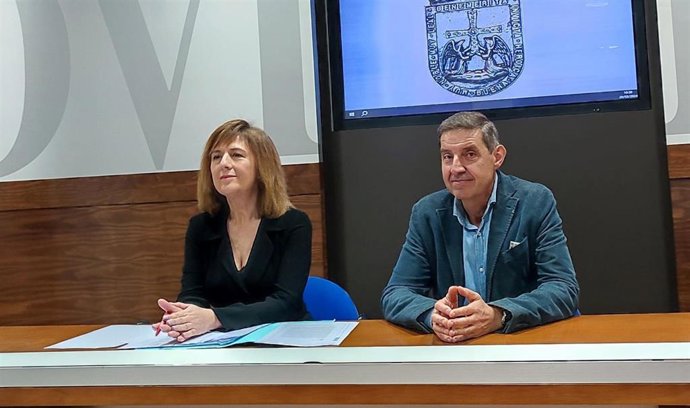 Los concejales del PSOE en el Ayuntamiento de Oviedo Marisa Ponga y Carlos Fernández Llaneza.