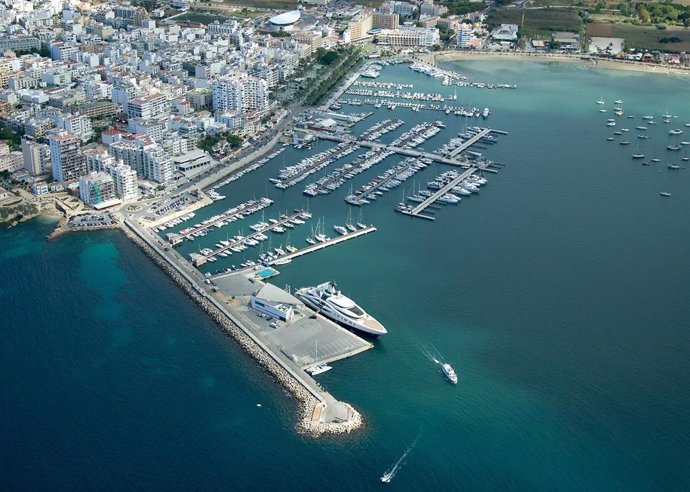 Archivo - Imagen aérea del puerto de Sant Antoni (Ibiza)