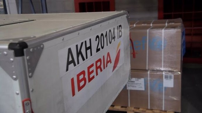 Iberia envía seis toneladas de suministros a Unicef.