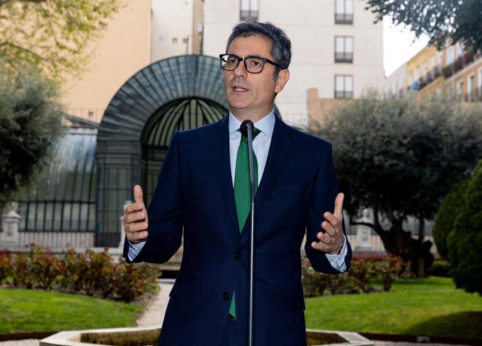 El ministro de la Presidencia, Justicia y Relaciones con las Cortes, Félix Bolaños, comparece ante los medios, en el Palacio de Parcent, a 3 de abril de 2024, en Madrid (España). La comparecencia tiene lugar tras el inicio de la ronda de reuniones con rep
