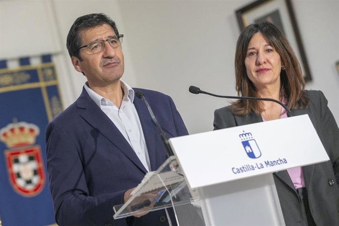 La delegada de la Junta en la provincia de Ciudad Real, Blanca Fernández, y el vicepresidente segundo del Gobierno regional, José Manuel Caballero.
