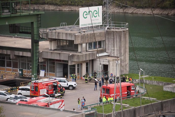 09 April 2024, Italy, Bologna: Firefighters and rescuers work at the site after an accident at the Bargi hydroelectric power plant (Bologna) on the Suviana reservoir. At least four workers were killed in an explosion. Photo: Michele Nucci/LaPresse via ZUM