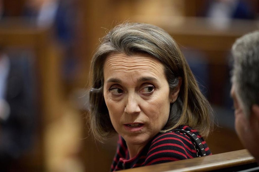 La secretaria general del PP, Cuca Gamarra, durante una sesión plenaria en el Congreso de los Diputados, a 9 de abril de 2024, en Madrid (España). El Congreso debate este martes 9 de abril la toma en consideración de la Iniciativa Legislativa Popular (I