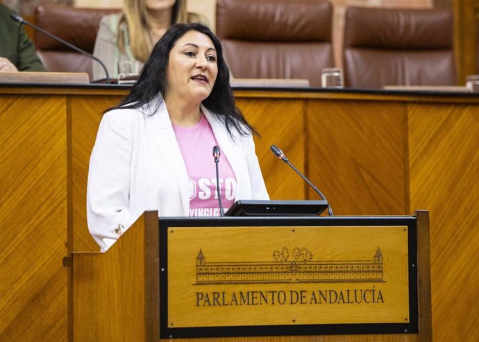 La diputada de Por Andalucía Alejandra Durán, en el Pleno del Parlamento andaluz.