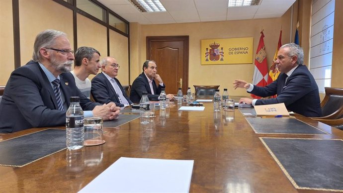 Sen en la reunión mantenida con las asociaciones leonesas.