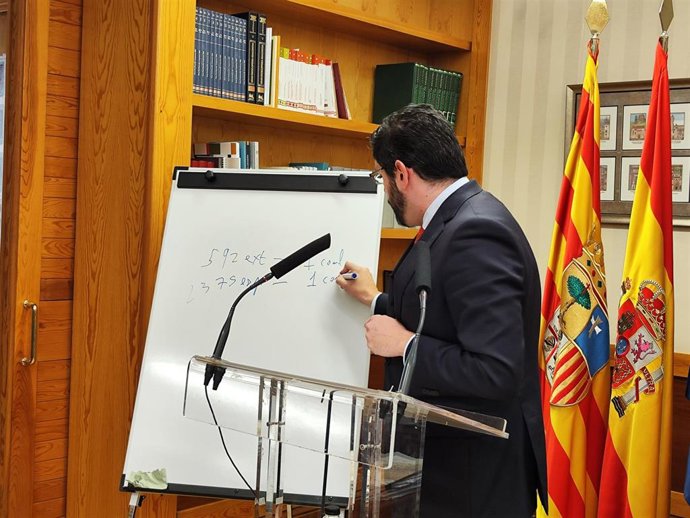 El vicepresidente primero y consejero de Desarrollo Territorial, Despoblación y Justicia, Alejandro Nolasco, en su despacho del Edificio Pignatelli