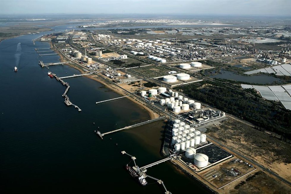 Terminal marítima de Cepsa en Huelva.