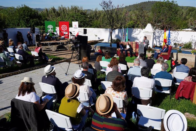 Valverde de Burguillos se convierte en la sede de un foro sobre repoblación rural