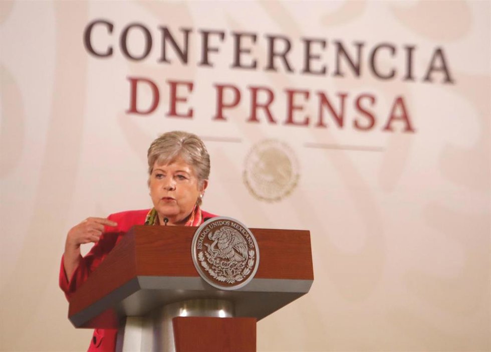 La ministra de Exteriores de México, Alicia Bárcena, confirma en rueda de prensa la denuncia contra Ecuador ante la Corte Internacional de Justicia (CIJ)