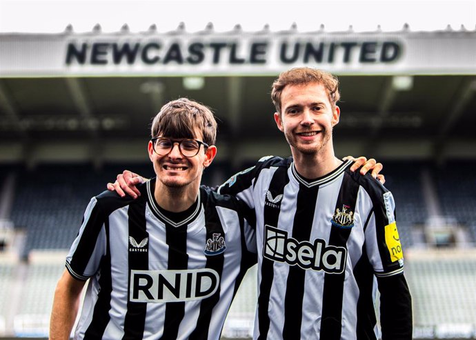 Dos aficionados del Newcastle United