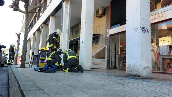 Bomberos en el incendio de un local hostelero de Laredo