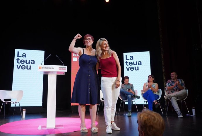 Archivo - Arxiu- La candidata de Sumar a la Presidncia del Govern, Yolanda Díaz i el cap de llista de Compromís-Sumar a la província de Valencia, gueda Micó, participa en un acte