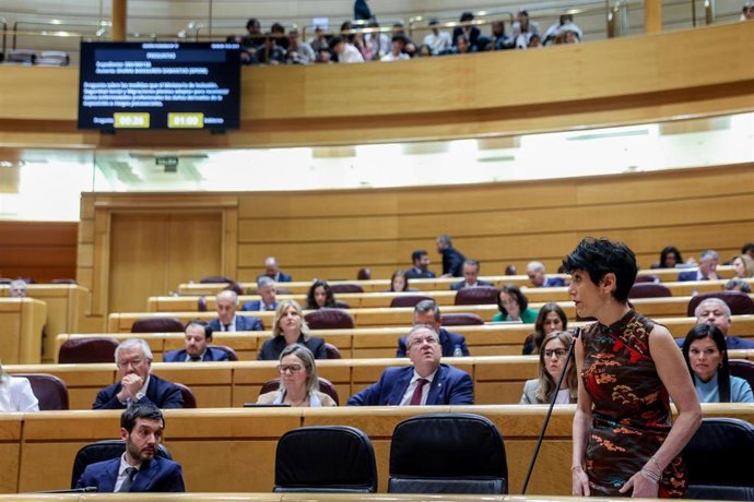 La ministra de Inclusión, Seguridad Social y Migraciones, Elma Saiz, durante una sesión de control al Gobierno, en el Senado, a 9 de abril de 2024, en Madrid (España). Entre las preguntas realizadas han destacado algunas al Ministerio para la Transición E