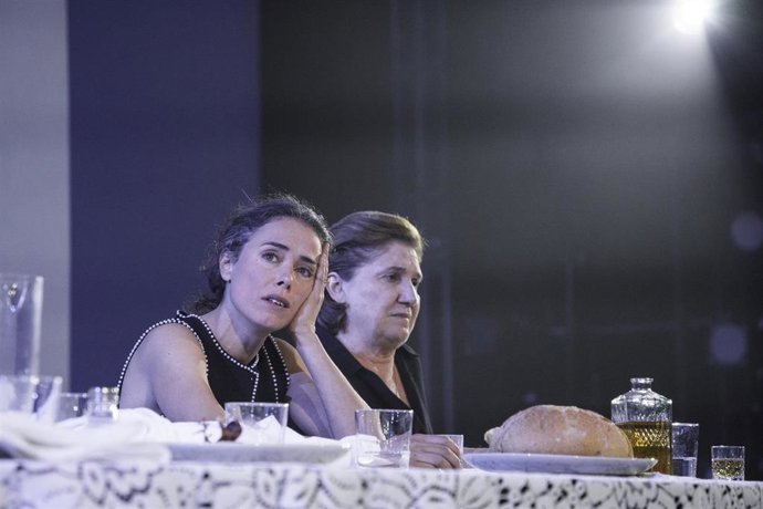 Archivo - Una escena de 'La casa de Bernarda Alba', que representa en Córdoba el Centro Dramático Nacional, bajo la dirección de Alfredo Sanzol.