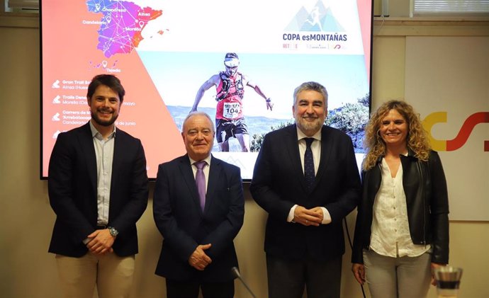 Firma del acuerdo entre Fundación Deporte  Joven y esMontañas realizado en la sede del CSD