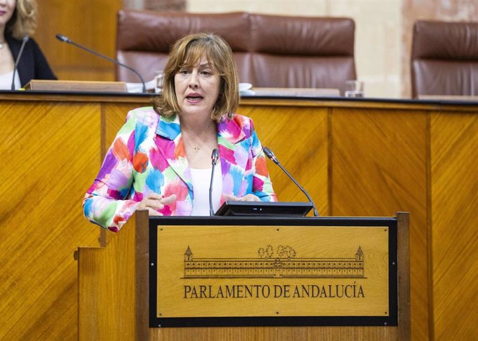 La diputada de Vox Cristina Jiménez, quien ha defendido este jueves en el Pleno del Parlamento la PNL sobre reforma de impuestos cedidos a la Junta.