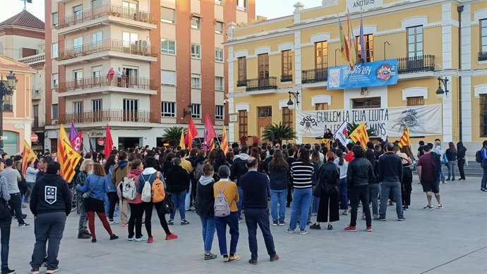 Una concentración en Burjassot (Valencia) reivindica la memoria de Guillem Agulló en el 31 aniversario de su muerte