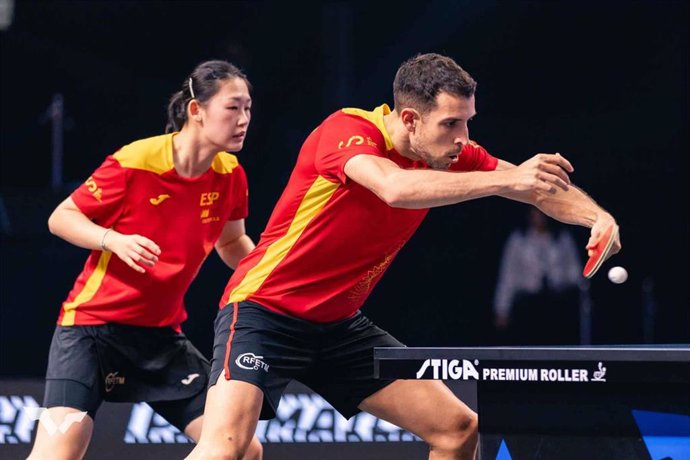 Álvaro Robles y María Xiao, en el Torneo Preolímpico de tenis de mesa en dobles mixtos.