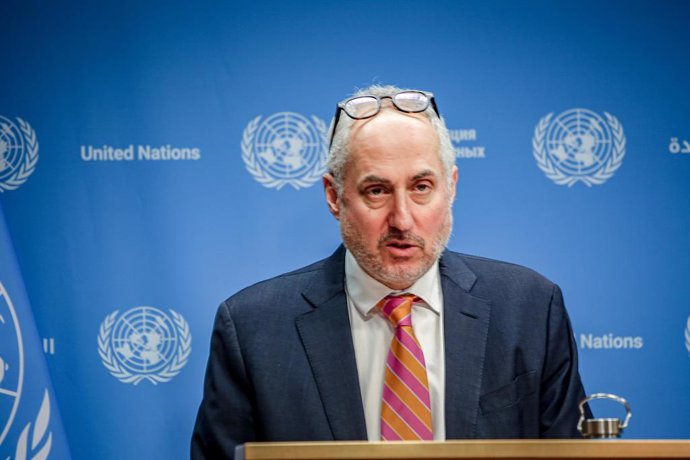 Archivo - February 7, 2024, New York, New York, USA: Secretary General Spokesperson STEPHANE DUJARRIC gives the daily updates to press in the UN HQ press room.