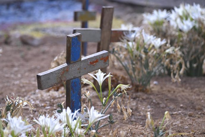 Archivo - September 19, 2023, Lampedusa, Italy: Crosses built with the remains of boats landed on the island adorn the flowerbed where the victims of the shipwrecks are buried, in cemetery of Lampedusa, Tuesday. A cross made from the wreckage of a refugee