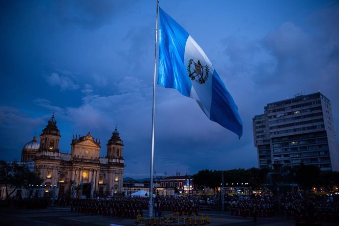 Archivo - September 14, 2023, Guatemala City, Guatemala City, Guatemala: Raising of the national flag that took place in the Central Plaza, in commemoration of 202 years of independence of Guatemala.