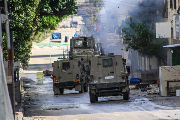 Archivo - November 21, 2023, Nablus, Palestine: Israeli military reinforcements storm Balata refugee camp during a raid to arrest wanted Palestinians, east of Nablus in the northern West Bank.